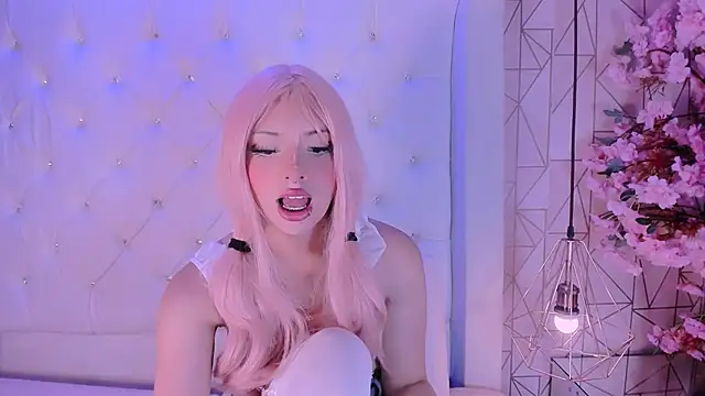 NamiMoon1 online show from February 13, 2026, 1:22 pm