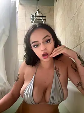 Snapshot of ellrxse chatting on December 17, 2025, 5:45 am ellrxse online show from December 17, 2025, 5:45 am