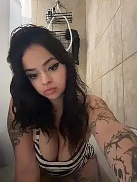 Snapshot of ellrxse chatting on December 20, 2025, 8:06 am ellrxse online show from December 20, 2025, 8:06 am