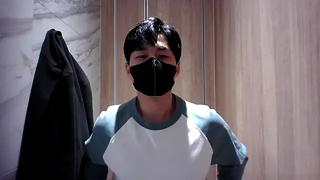 kimze7 online show from March 26, 2026, 2:43 am