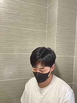 kimze7 online show from April 4, 2026, 10:49 pm