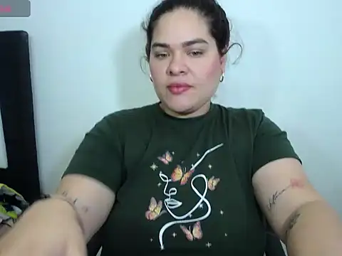 Snapshot of NinaFuentes2X chatting on August 3, 2026, 3:25 am NinaFuentes2X online show from August 3, 2026, 3:25 am