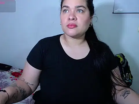 Snapshot of NinaFuentes2X chatting on August 6, 2026, 4:40 am NinaFuentes2X online show from August 6, 2026, 4:40 am