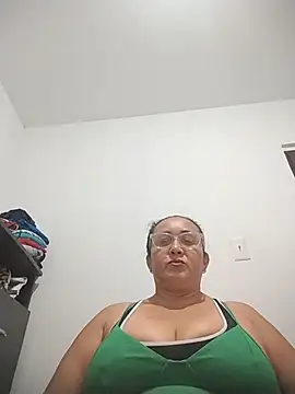 Nini Love  online show from February 2, 2026, 9:47 pm