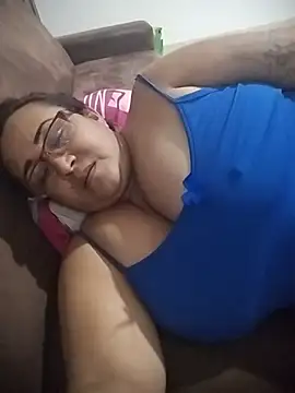 Nini Love  online show from April 15, 2026, 4:07 am