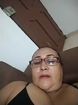 Nini Love  online show from April 10, 2026, 3:35 am