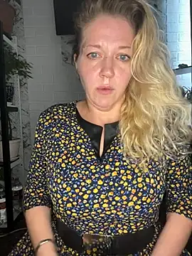 Snapshot of JenniferCarmen chatting on June 30, 2026, 3:28 am JenniferCarmen online show from June 30, 2026, 3:28 am