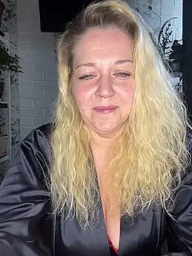 JenniferCarmen online show from April 10, 2026, 10:22 am