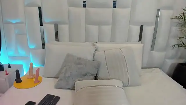 Im TaraBlack online show from January 14, 2026, 3:32 am