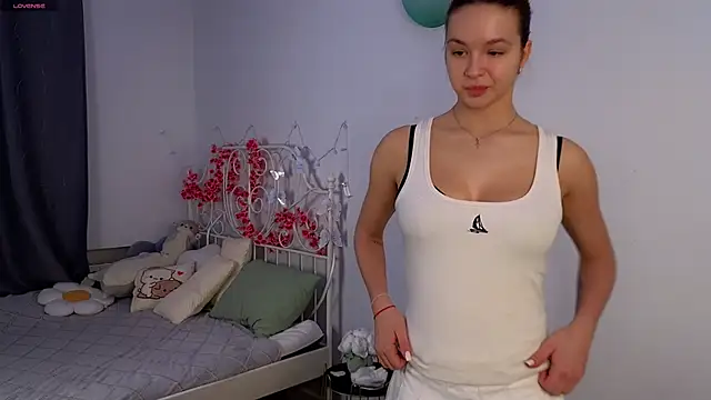 springloveee online show from February 16, 2026, 6:50 pm