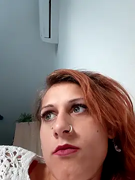 Bellaa25 online show from April 28, 2026, 4:22 pm