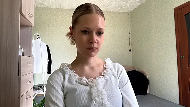 ZaidaSchwarten online show from March 12, 2026, 11:36 am