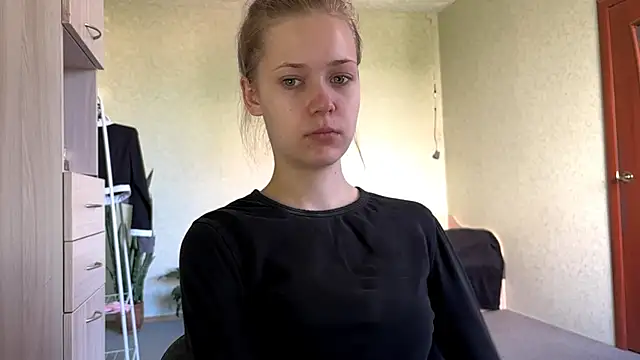 ZaidaSchwarten online show from June 3, 2026, 5:08 am