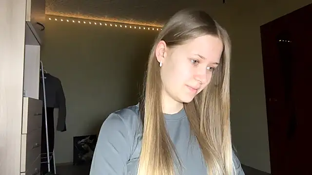 ZaidaSchwarten online show from February 9, 2026, 5:05 am