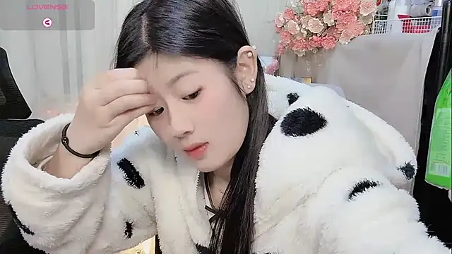 Snapshot of Yvonne-07 chatting on January 7, 2026, 8:58 pm Yvonne-07 online show from January 7, 2026, 8:58 pm