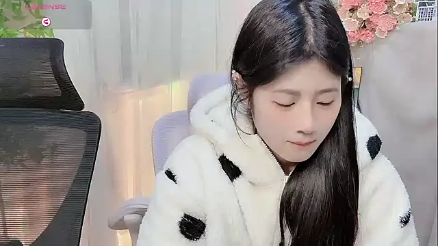 Snapshot of Yvonne-07 chatting on January 14, 2026, 12:53 pm Yvonne-07 online show from January 14, 2026, 12:53 pm