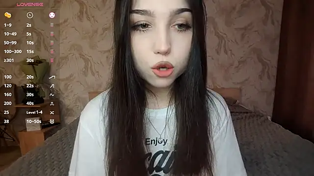 Qwami Amie online show from April 8, 2026, 9:33 am