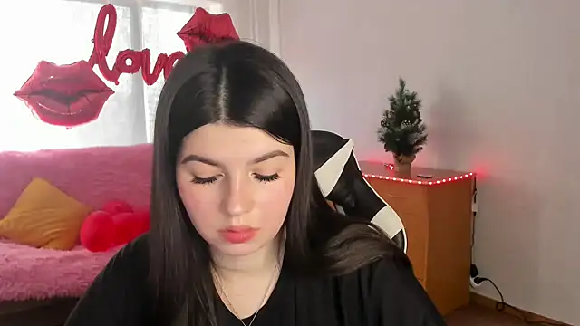 KisaModel online show from February 19, 2026, 7:38 am