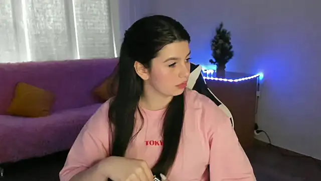 KisaModel online show from February 10, 2026, 8:02 am