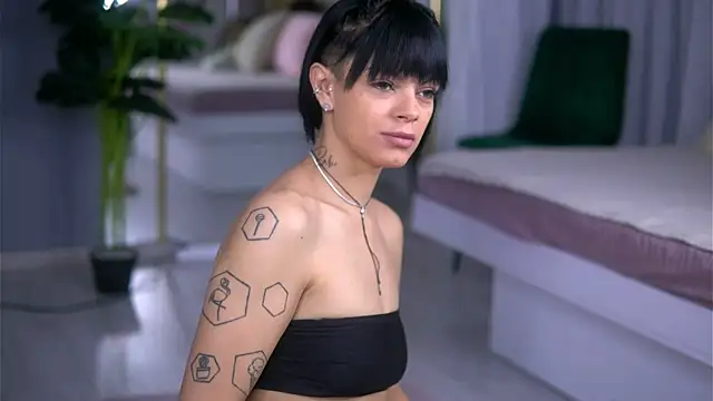 AnneFaris online show from December 19, 2025, 4:49 am