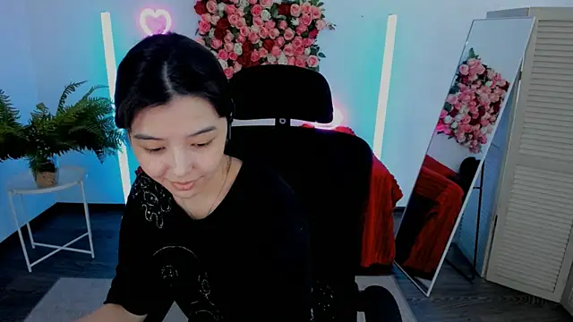 Snapshot of SirenMystiq chatting on June 22, 2026, 10:23 am SirenMystiq online show from June 22, 2026, 10:23 am