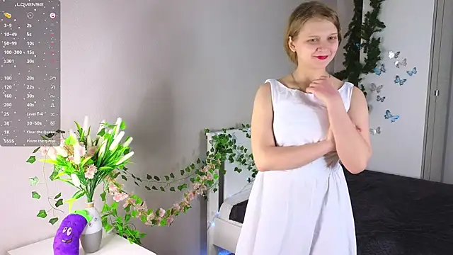 HazeElariel online show from April 16, 2026, 3:35 pm