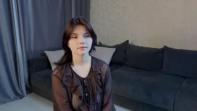 NyraVesperis online show from April 1, 2026, 7:10 am