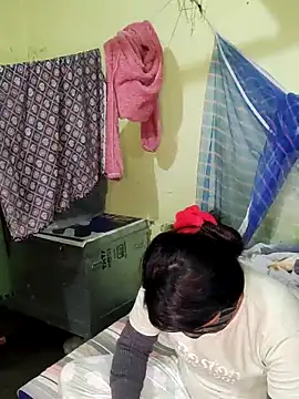 Cuple masti72 online show from December 19, 2025, 4:53 pm