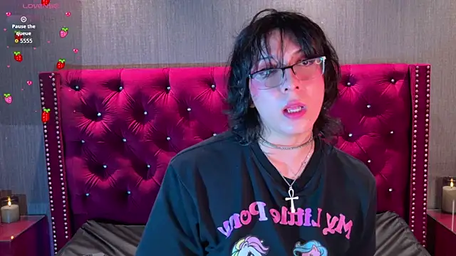 Snapshot of Shelly_bat chatting on May 11, 2026, 10:07 pm Shelly bat online show from May 11, 2026, 10:07 pm