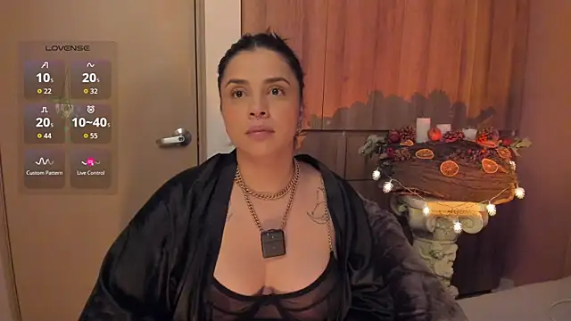 Snapshot of mslalune chatting on December 16, 2025, 12:31 pm mslalune online show from December 16, 2025, 12:31 pm