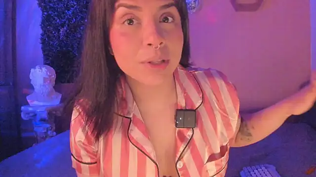 Snapshot of mslalune chatting on January 13, 2026, 10:46 pm mslalune online show from January 13, 2026, 10:46 pm