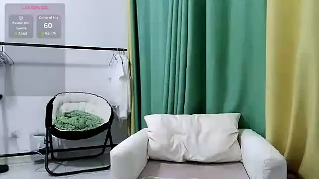 Snapshot of Leila-11 chatting on May 6, 2026, 12:25 am Leila-11 online show from May 6, 2026, 12:25 am