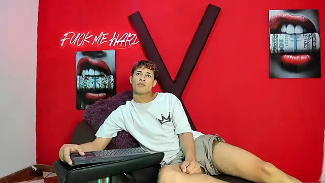 Snapshot of YOUNG_GUYS1 chatting on February 24, 2026, 1:17 am YOUNG GUYS1 online show from February 24, 2026, 1:17 am