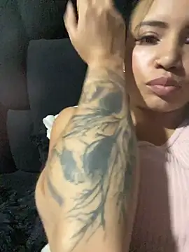 liliymike19 online show from January 9, 2026, 1:23 am