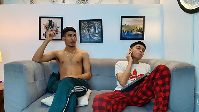 HORNY PRETTY online show from April 16, 2026, 9:39 pm