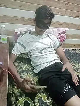 Snapshot of xoupleaura chatting on May 13, 2026, 7:37 am xoupleaura online show from May 13, 2026, 7:37 am