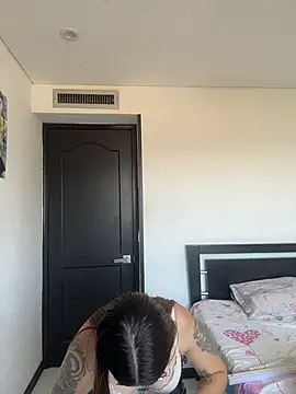 Annyhathatway online show from December 16, 2025, 8:57 pm