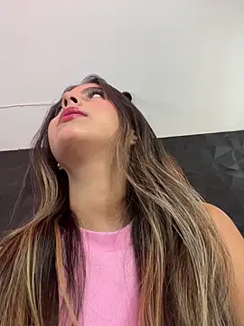 Valeria-escobar online show from February 15, 2026, 1:32 pm