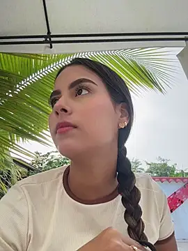 Snapshot of Valeria-escobar chatting on May 20, 2026, 11:29 am Valeria-escobar online show from May 20, 2026, 11:29 am