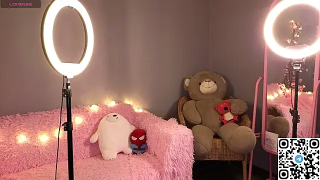 Snapshot of EmmaPratt chatting on January 11, 2026, 1:01 am EmmaPratt online show from January 11, 2026, 1:01 am