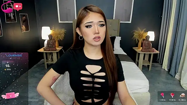 SeductressBella online show from December 18, 2025, 1:37 pm