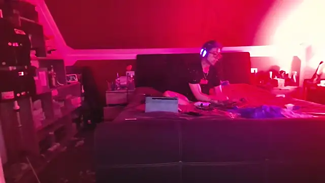 AskAveryAnything online show from July 2, 2026, 2:23 am