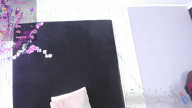 Snapshot of bella_moonlight_cr chatting on February 20, 2026, 3:36 am bella moonlight cr online show from February 20, 2026, 3:36 am