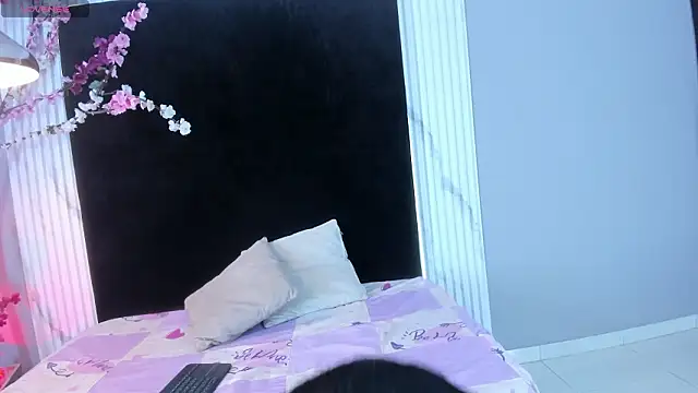 Snapshot of bella_moonlight_cr chatting on February 23, 2026, 4:03 am bella moonlight cr online show from February 23, 2026, 4:03 am