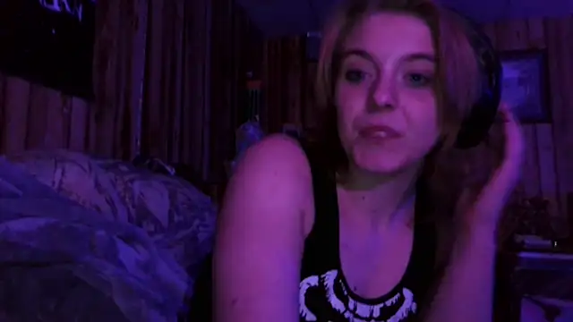Snapshot of blissful-moon chatting on April 9, 2026, 11:11 pm blissful-moon online show from April 9, 2026, 11:11 pm