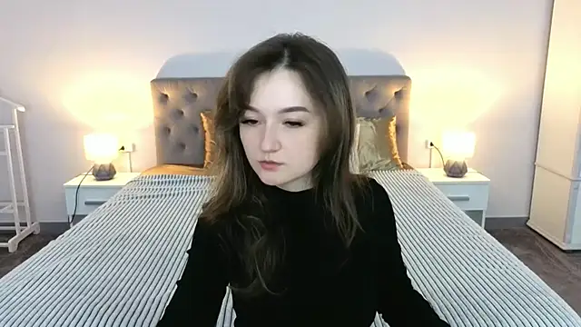 CyrenaLuxe online show from April 15, 2026, 5:24 am