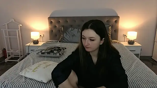 CyrenaLuxe online show from April 9, 2026, 6:41 am