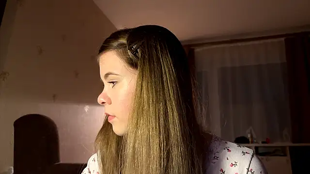 MaevAmy online show from December 17, 2025, 2:44 pm