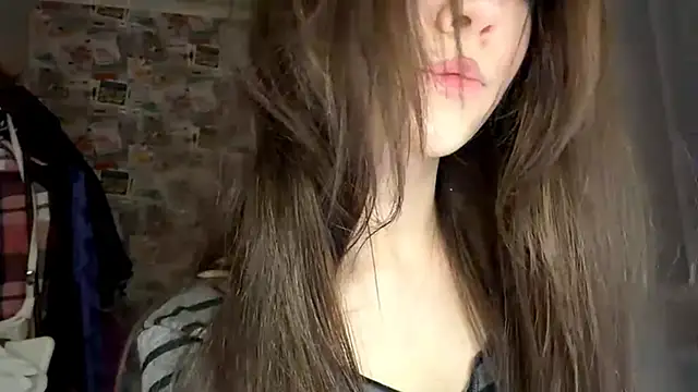 Snapshot of GuyedTheobid chatting on December 21, 2025, 2:19 pm GuyedTheobid online show from December 21, 2025, 2:19 pm