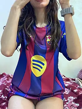 yasmina2020 online show from April 9, 2026, 4:46 pm